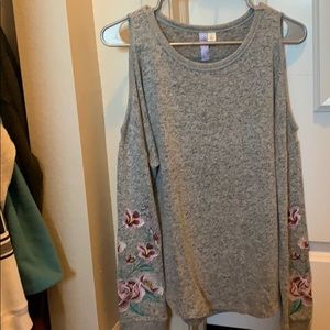 Long sleeve gray sweater!